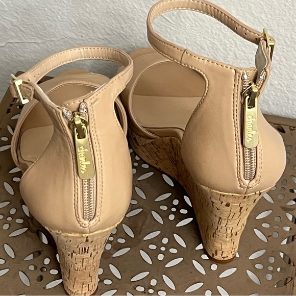 Charles by Charles David Lois Platform Wedge Sandal Beige Size 9 - Picture 6 of 9